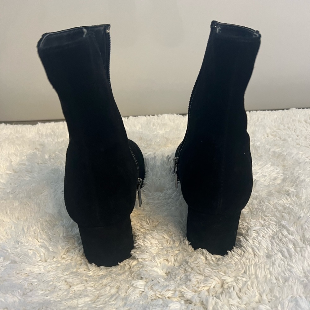 Elegant Black Ankle Boots - Picture 3 of 4